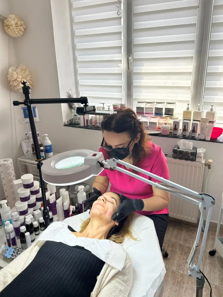 Tratament facial profesional realizat în cadrul workshop-ului MarabuCenter Bacău